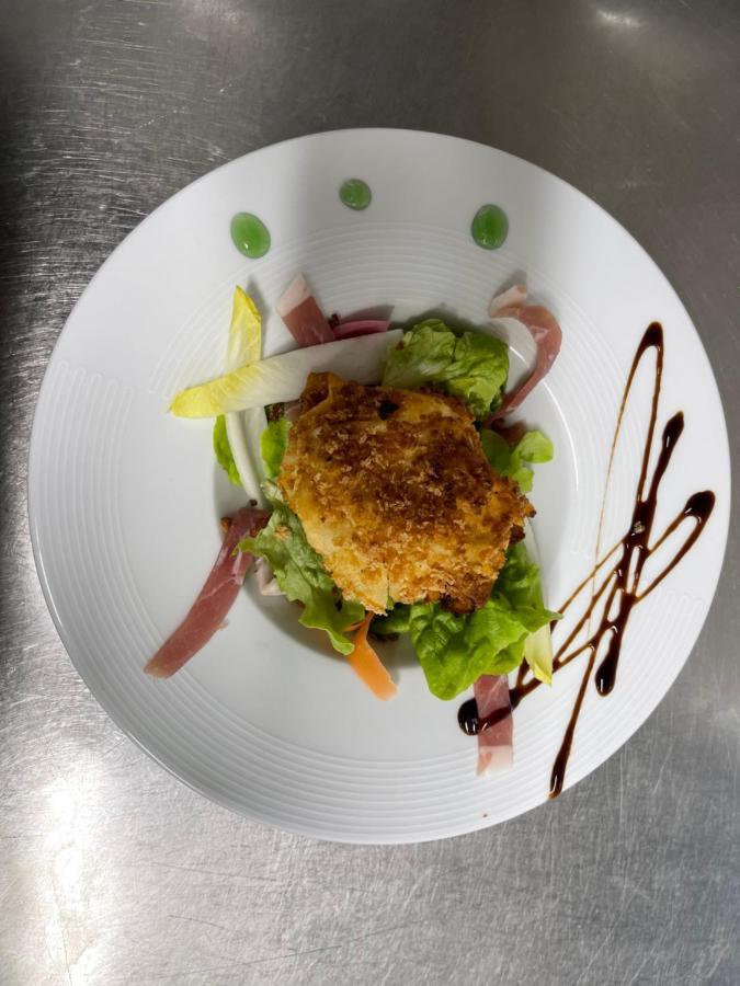 Logis Hotel Restaurant Cazes Arazat Laissac Exterior photo