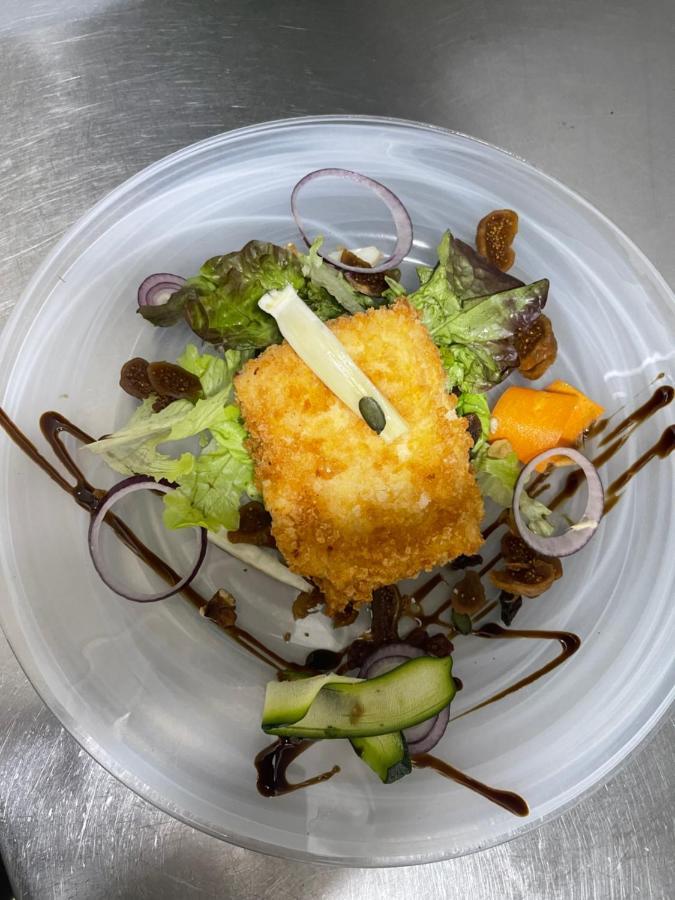 Logis Hotel Restaurant Cazes Arazat Laissac Exterior photo