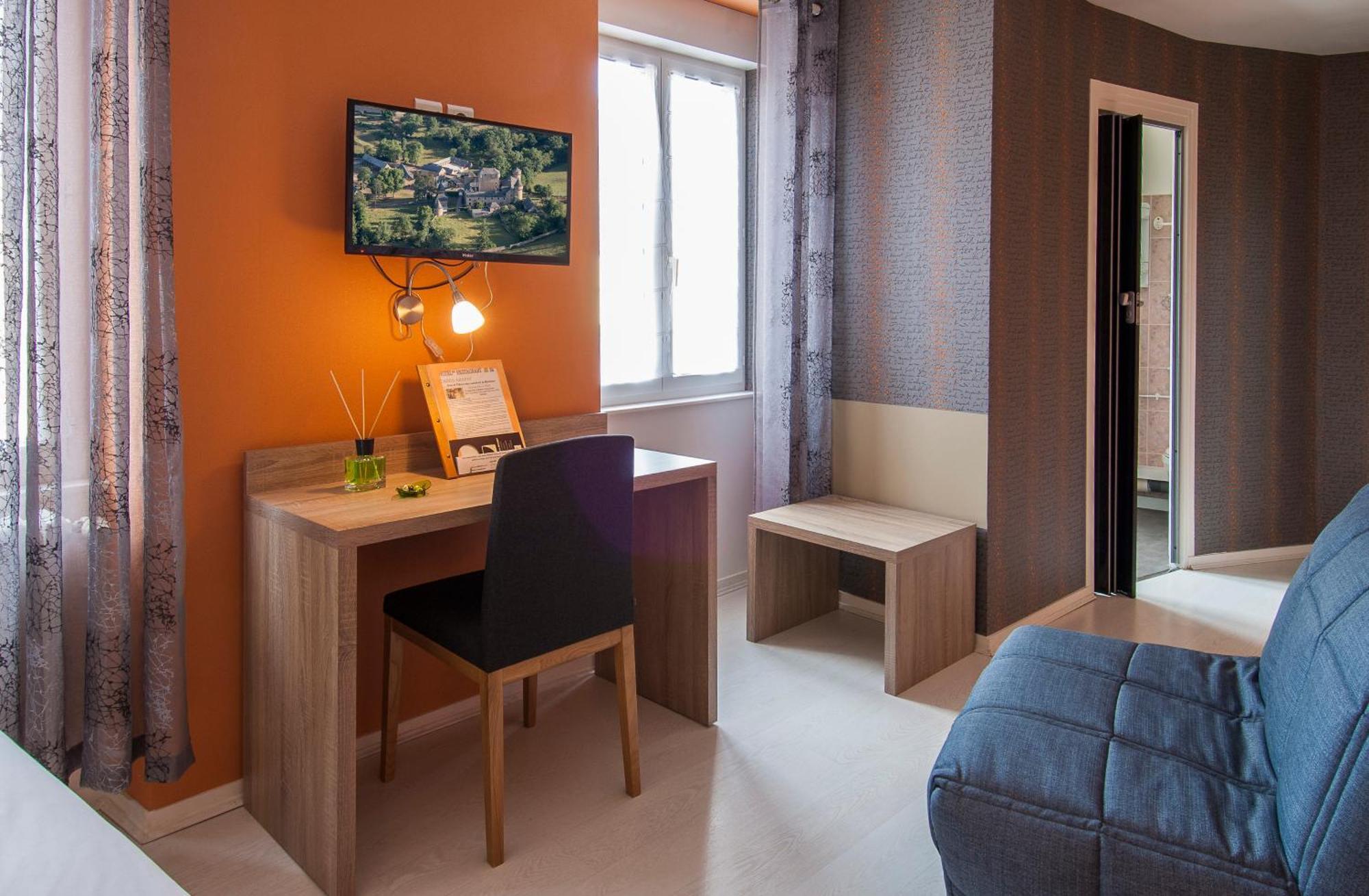 Logis Hotel Restaurant Cazes Arazat Laissac Exterior photo