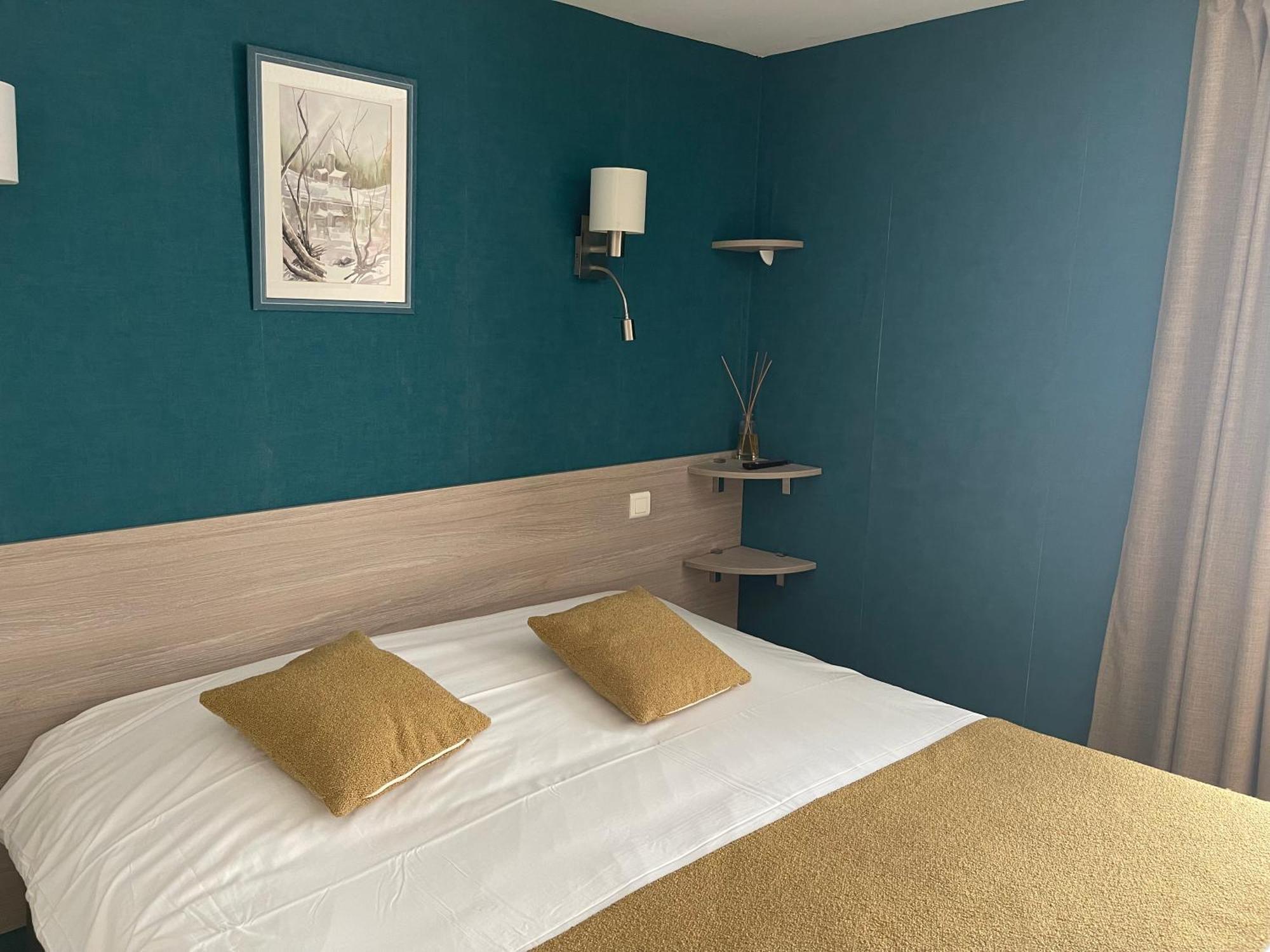 Logis Hotel Restaurant Cazes Arazat Laissac Exterior photo