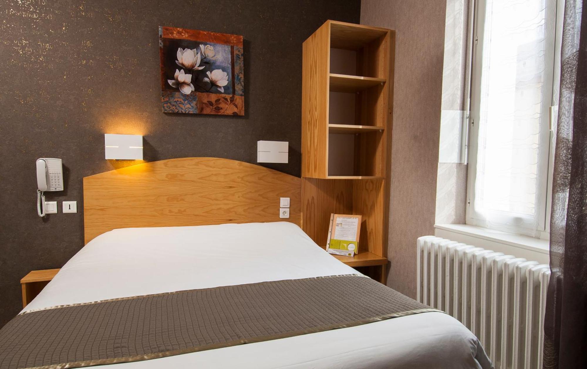 Logis Hotel Restaurant Cazes Arazat Laissac Exterior photo