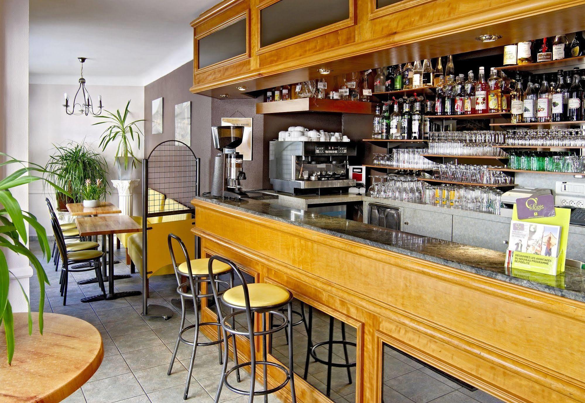 Logis Hotel Restaurant Cazes Arazat Laissac Exterior photo